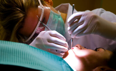 Swiss Dental paradontológus: a fogágybetegségek specialistája